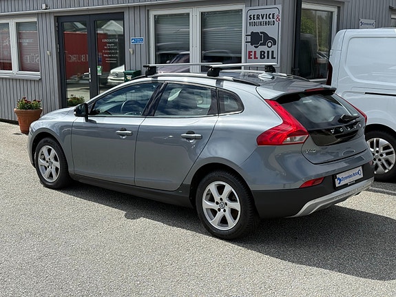 Volvo V40 Cross Country 4 of 14