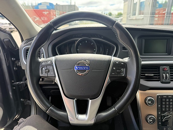 Volvo V40 Cross Country 9 of 14