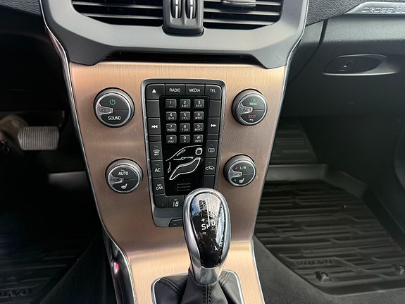 Volvo V40 Cross Country 7 of 14