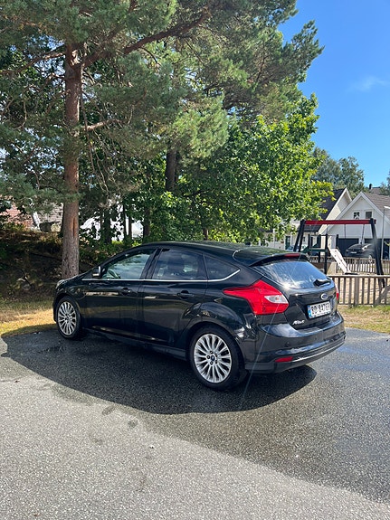Ford Focus 2 of 8