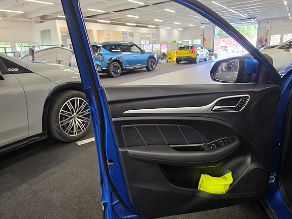 MG ZS EV 5 of 17
