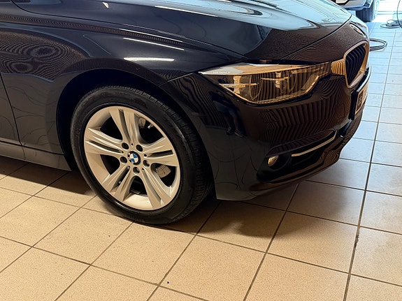BMW 318i 11 of 21