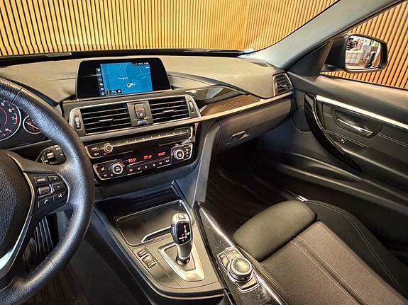 BMW 318i 17 of 21
