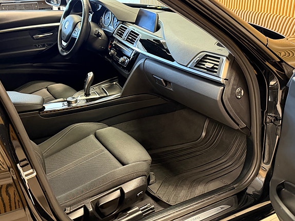 BMW 318i 19 of 21