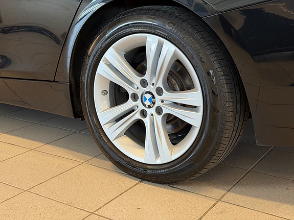 BMW 318i 9 of 21