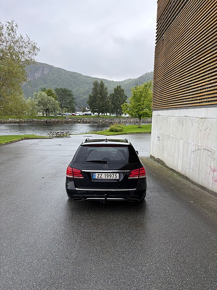 Mercedes-Benz E220 d 4 of 19