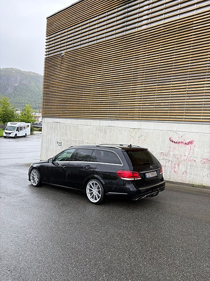 Mercedes-Benz E220 d 3 of 19