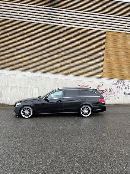 Mercedes-Benz E220 d 2 of 19