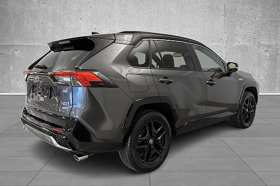 Toyota RAV4 5 of 23