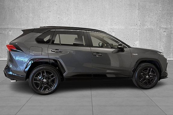 Toyota RAV4 6 of 23