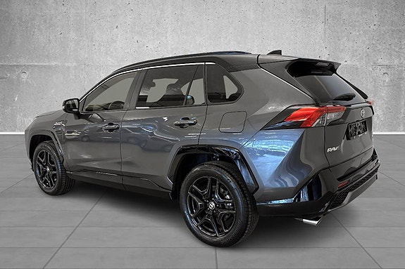 Toyota RAV4 3 of 23