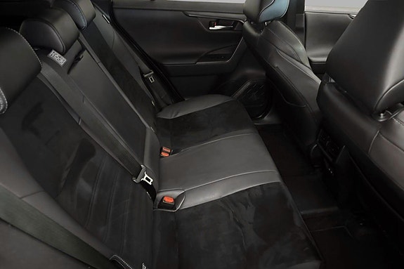 Toyota RAV4 17 of 23