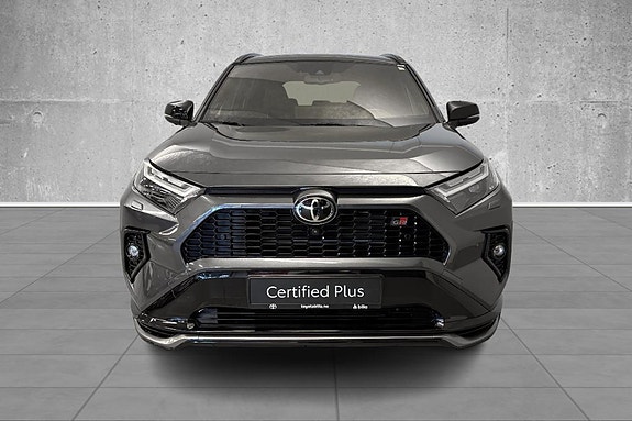 Toyota RAV4 8 of 23