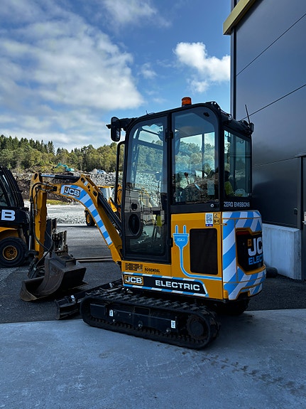 JCB 19C-1 Electric 3 of 12