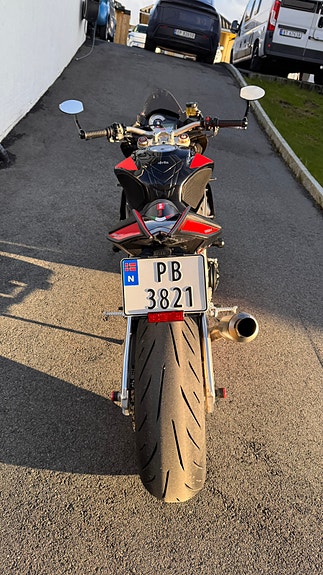 Aprilia Tuono V4 1000 R 6 of 10
