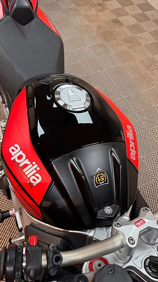Aprilia Tuono V4 1000 R 9 of 10