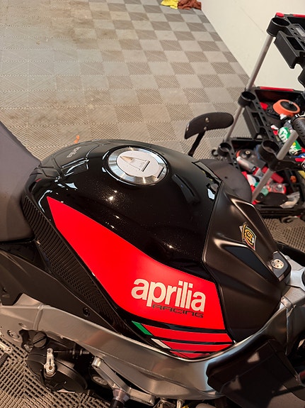 Aprilia Tuono V4 1000 R 7 of 10