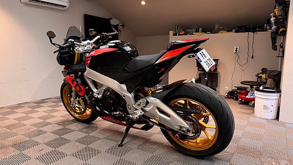 Aprilia Tuono V4 1000 R 4 of 10