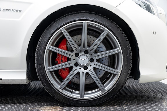 Mercedes-Benz E63 13 of 30