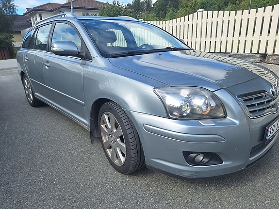 Toyota Avensis 3 of 9