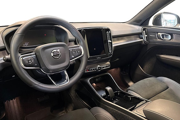 Volvo XC40 15 of 25