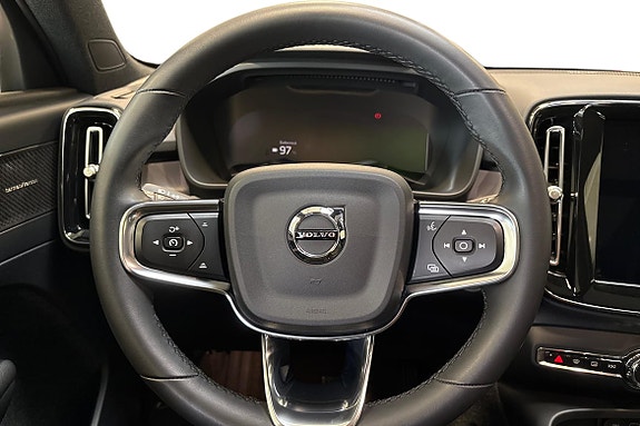 Volvo XC40 19 of 25