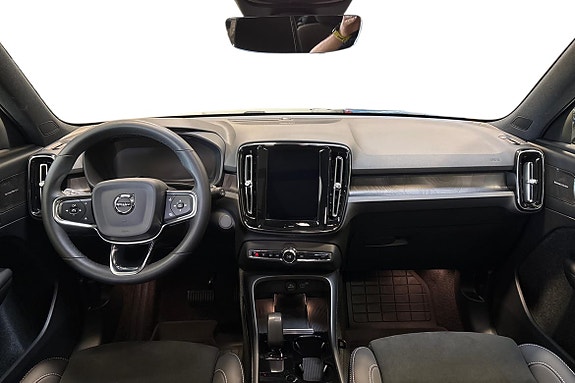 Volvo XC40 18 of 25