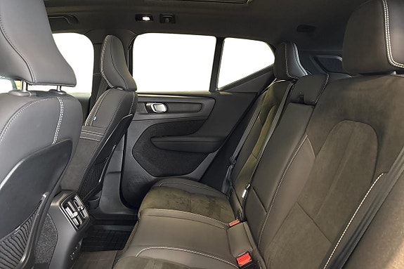 Volvo XC40 17 of 25