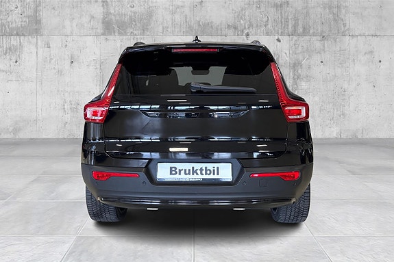 Volvo XC40 4 of 25