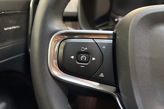 Volvo XC40 21 of 25