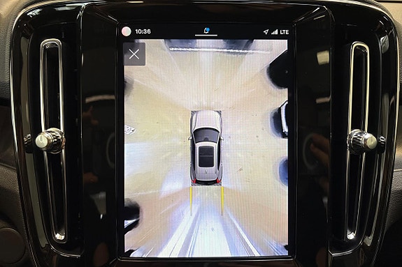 Volvo XC40 14 of 25