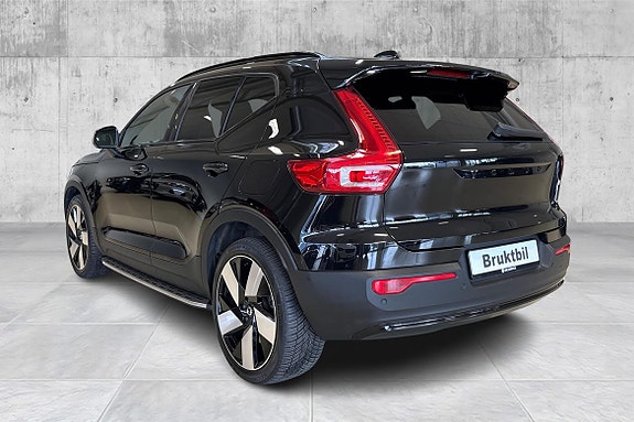 Volvo XC40 3 of 25