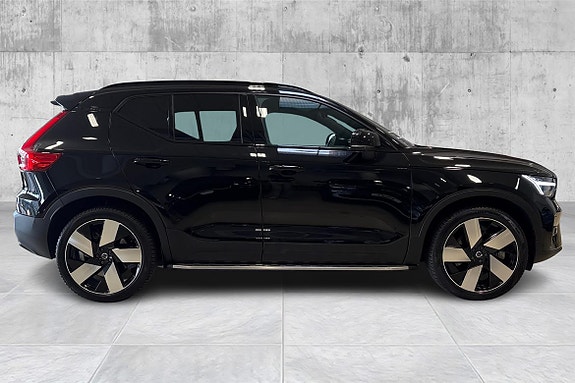 Volvo XC40 6 of 25