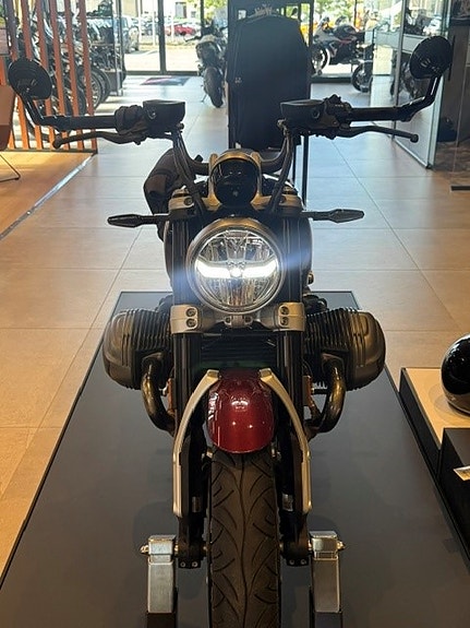 BMW R 12 2 of 8
