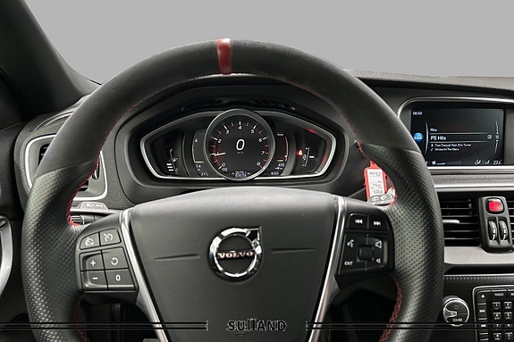 Volvo V40 12 of 19