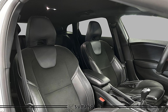 Volvo V40 15 of 19