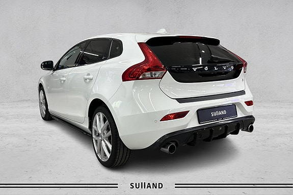 Volvo V40 3 of 19