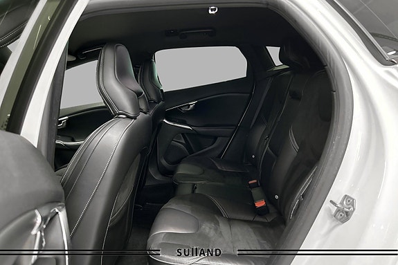 Volvo V40 17 of 19