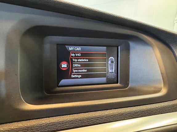 Volvo V40 24 of 30