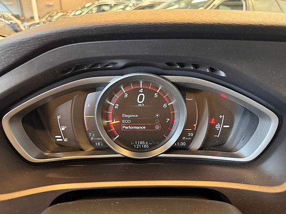 Volvo V40 20 of 30