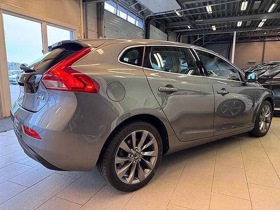 Volvo V40 8 of 30
