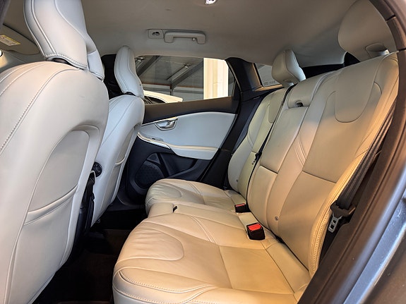 Volvo V40 13 of 30
