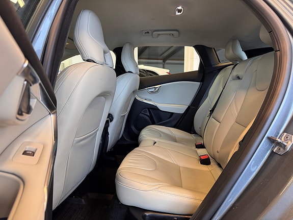 Volvo V40 12 of 30