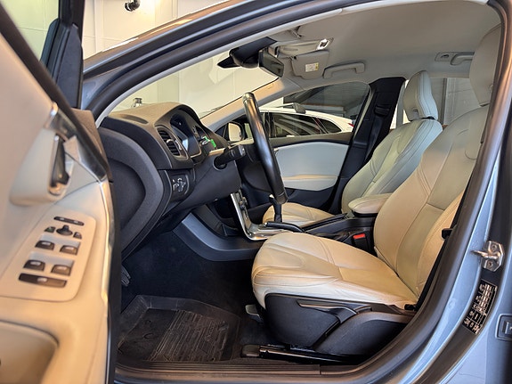 Volvo V40 10 of 30