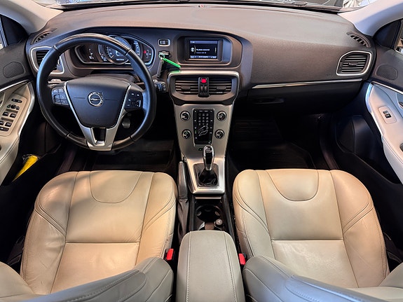Volvo V40 21 of 30