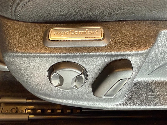 Volkswagen Passat 11 of 30