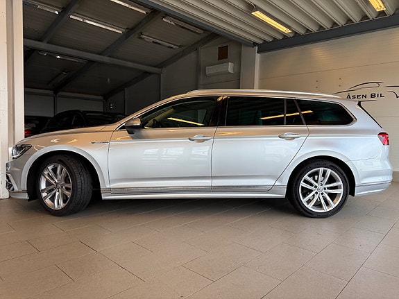 Volkswagen Passat 3 of 30