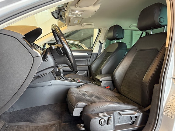 Volkswagen Passat 12 of 30