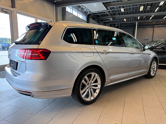 Volkswagen Passat 8 of 30
