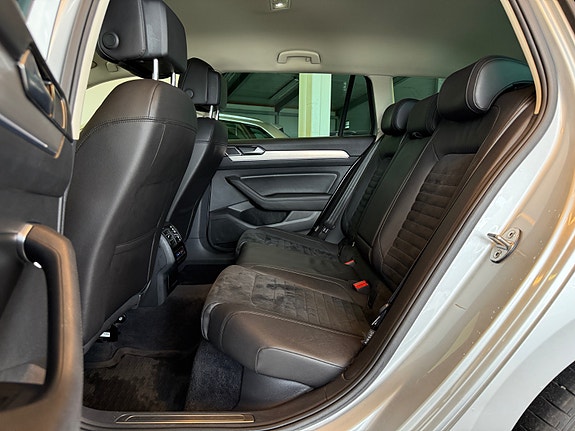 Volkswagen Passat 13 of 30